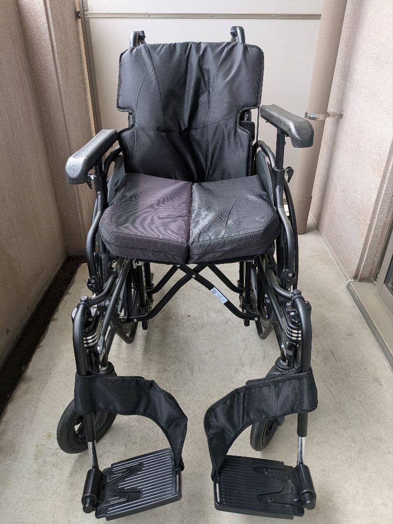 【自走式 耐荷重130kg】ミキKJP-5・大型車椅子・ノーパンクタイヤ・折畳み