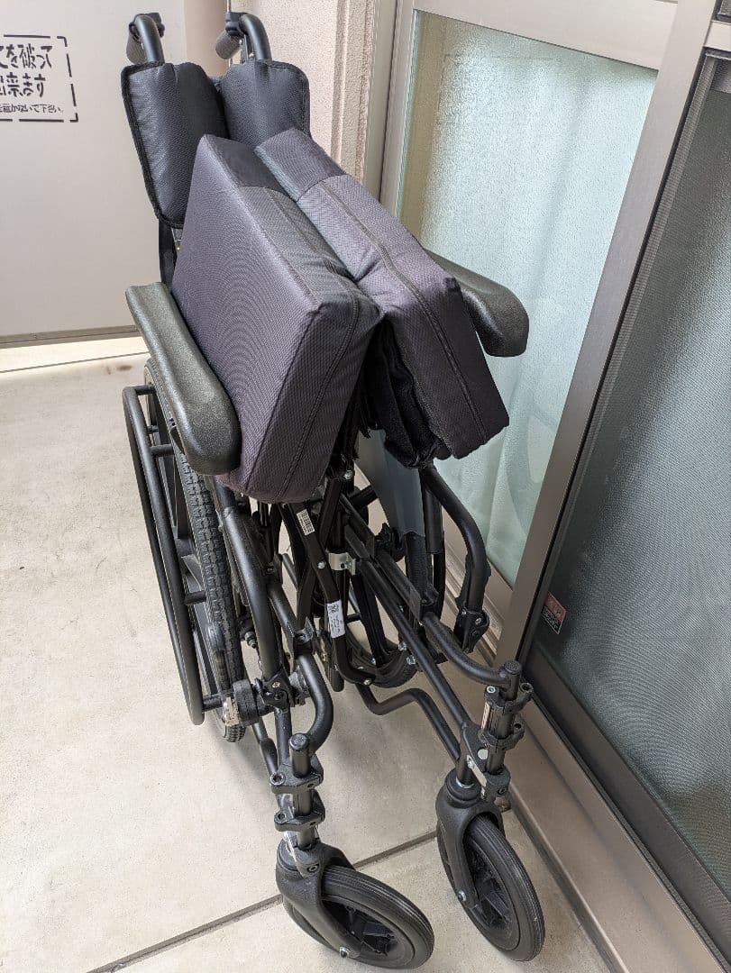 【自走式 耐荷重130kg】ミキKJP-5・大型車椅子・ノーパンクタイヤ・折畳み