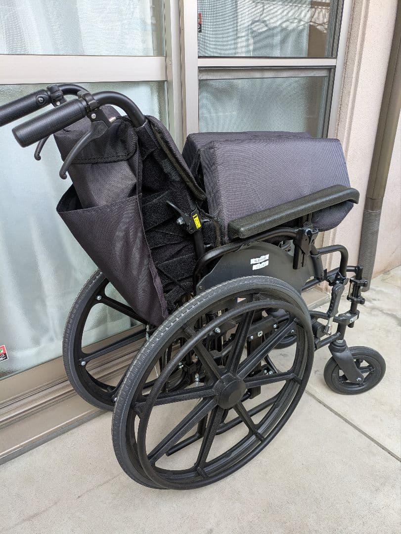 【自走式 耐荷重130kg】ミキKJP-5・大型車椅子・ノーパンクタイヤ・折畳み