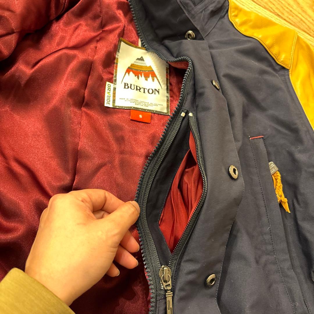 Burton ジャケット レディースウェア　Sサイズ　紺×赤