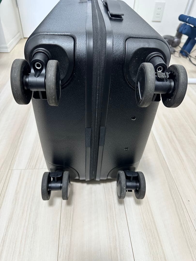 ※ラミ　AUCENTIC ESSENTIAL LUXE SUITCASE