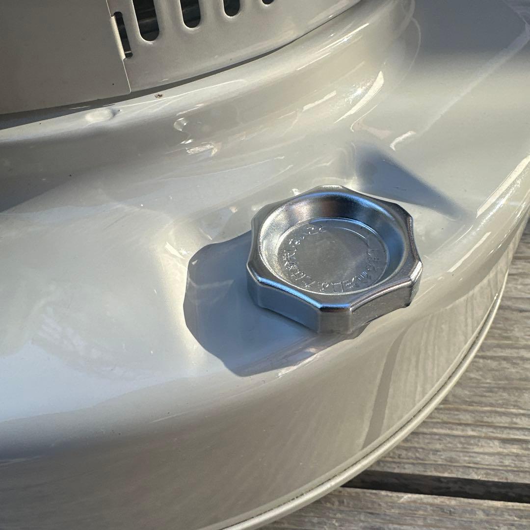 タカチャン　2022年製　トヨトミ 石油ストーブ KS67HW おまけ付き