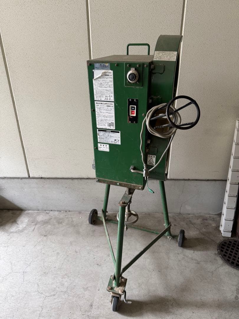 ピッチングマシン 緑色 ボール発射装置付き