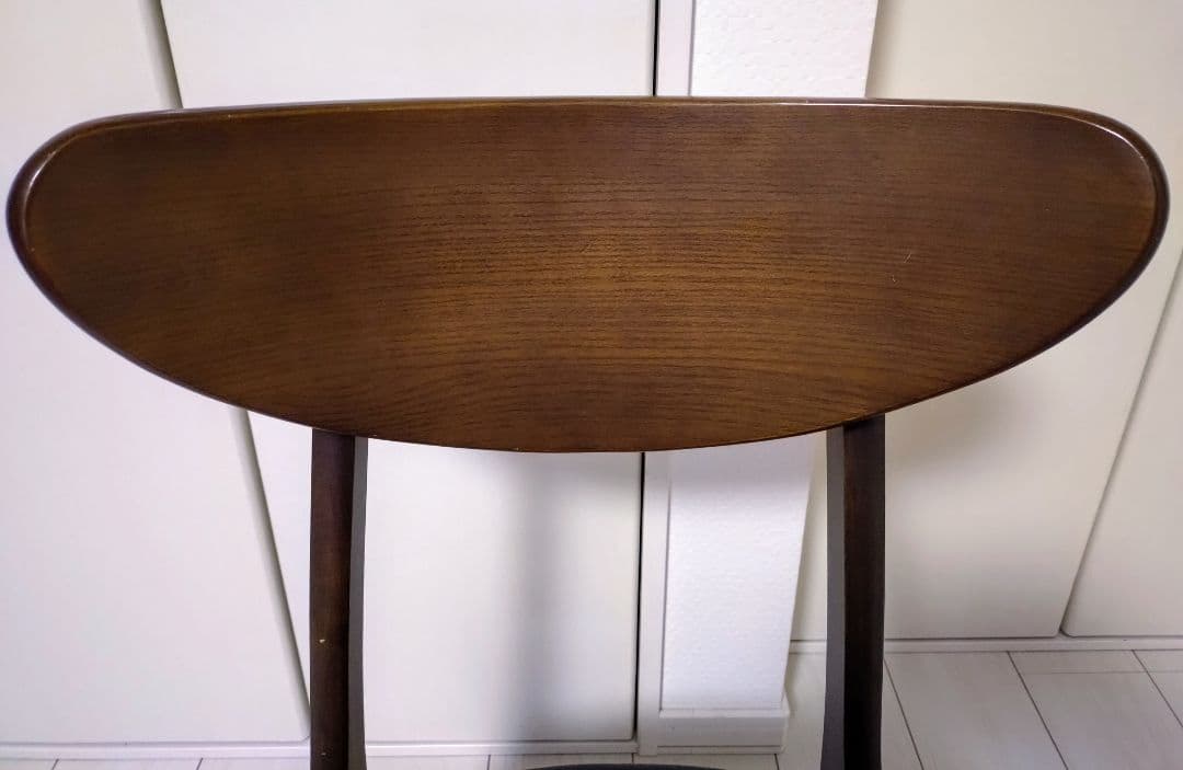 アンティーク調木製フレームダイニングチェア①