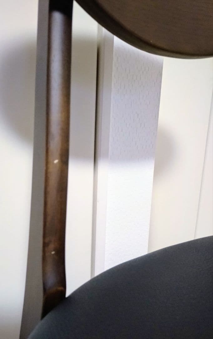 アンティーク調木製フレームダイニングチェア①