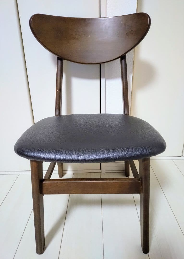 アンティーク調木製フレームダイニングチェア①