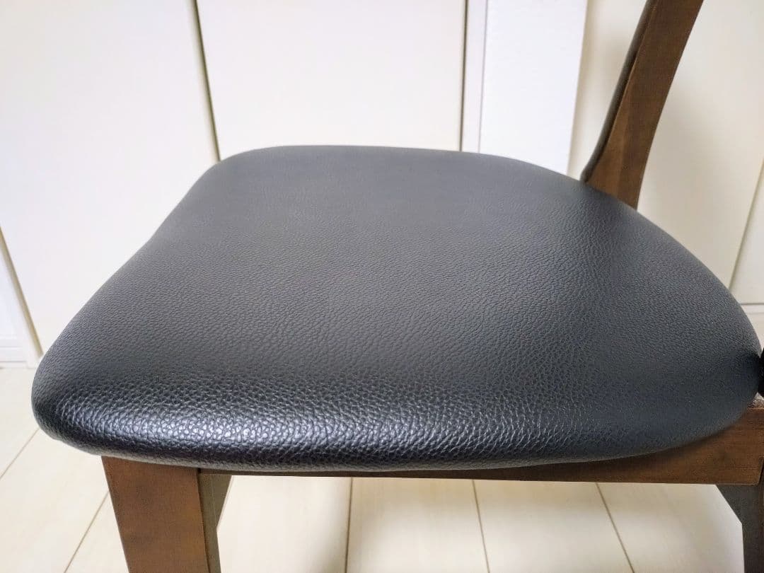 アンティーク調木製フレームダイニングチェア①