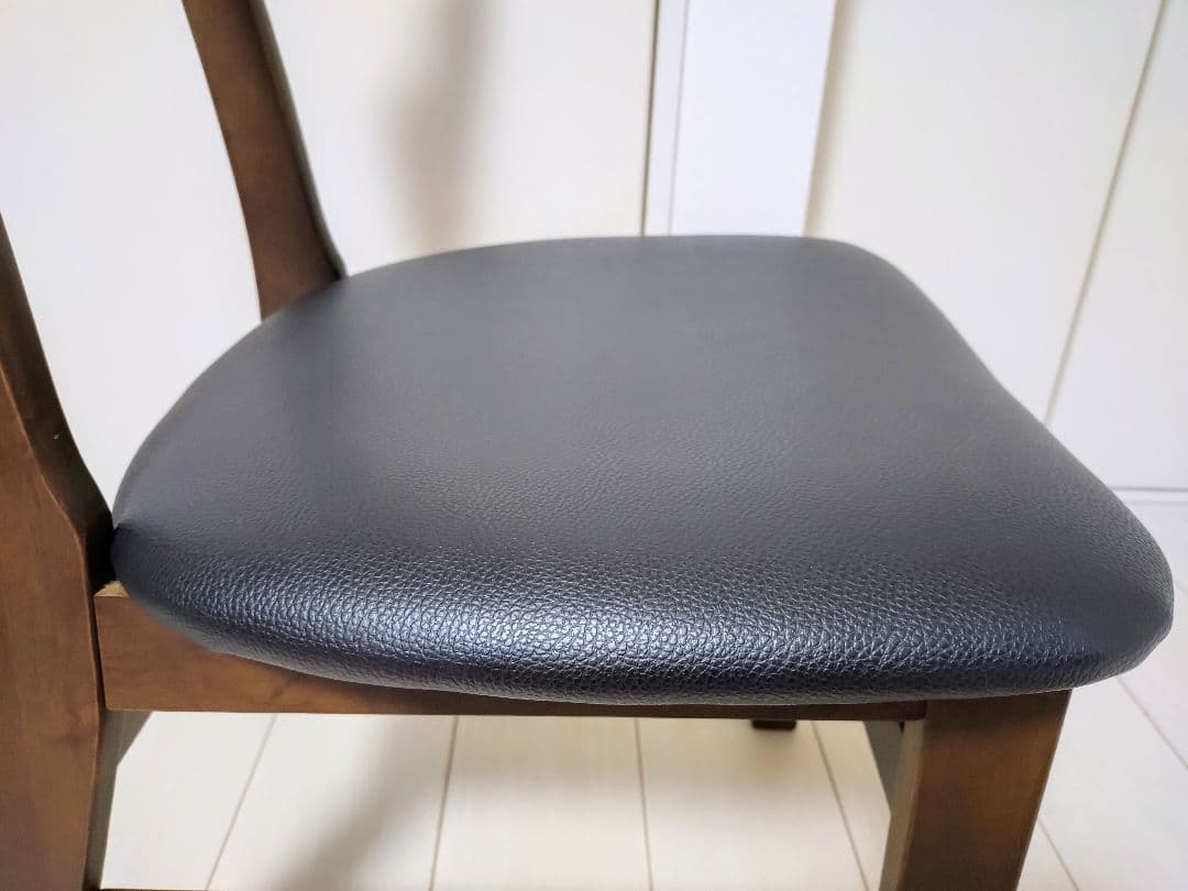 アンティーク調木製フレームダイニングチェア①