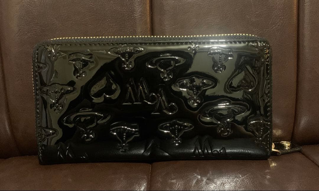 【新品✨️高級感】ヴィヴィアン・ウエストウッド　長財布 エナメル ブラック