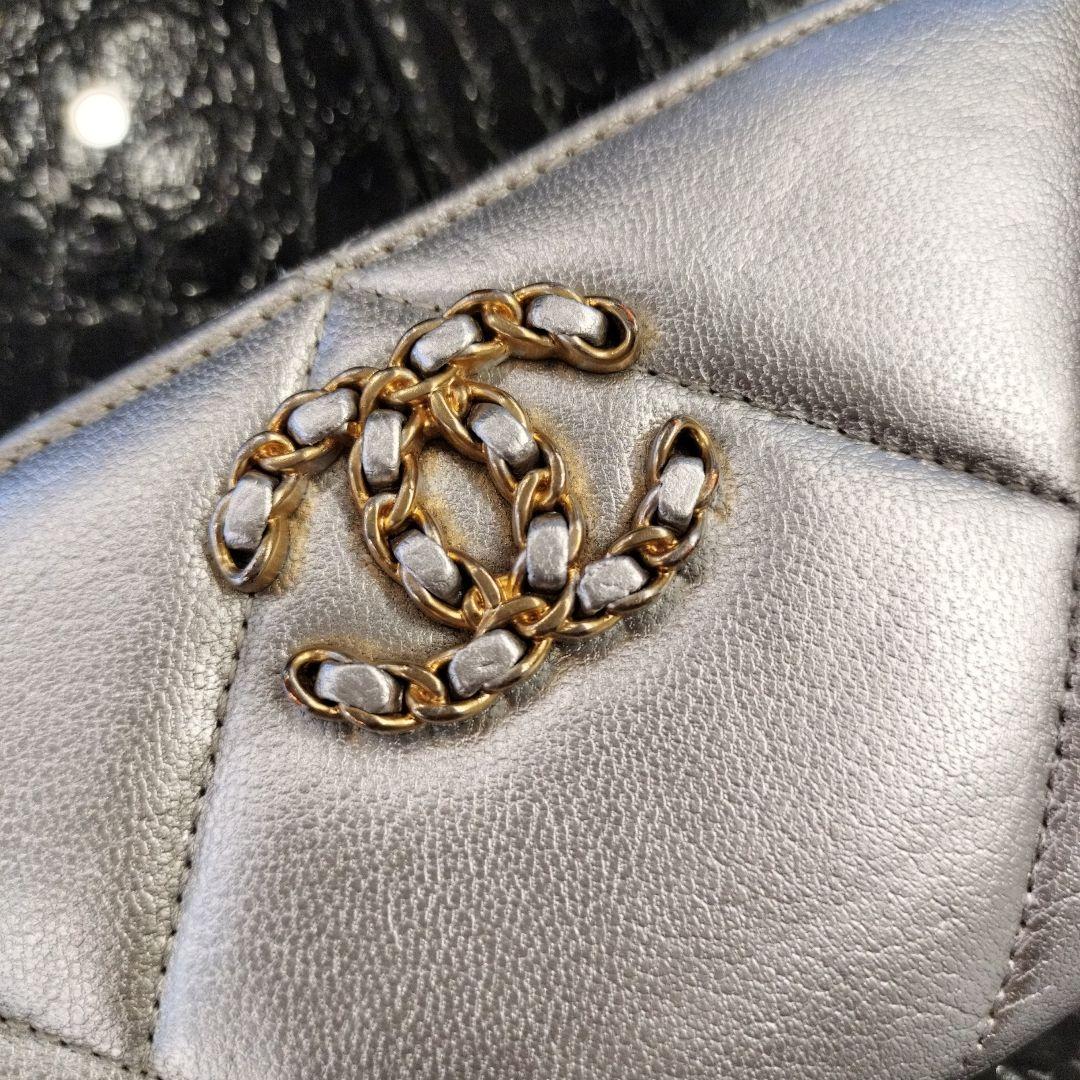 CHANEL コンパクトウォレット シルバー マトラッセ