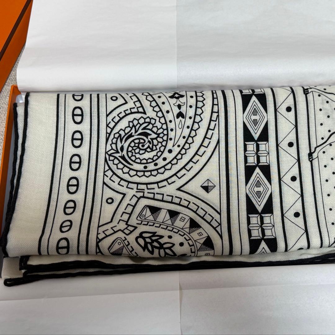 エルメス カシシル140 シュヴァルドゥクールバンダナ 白黒 クリスマス