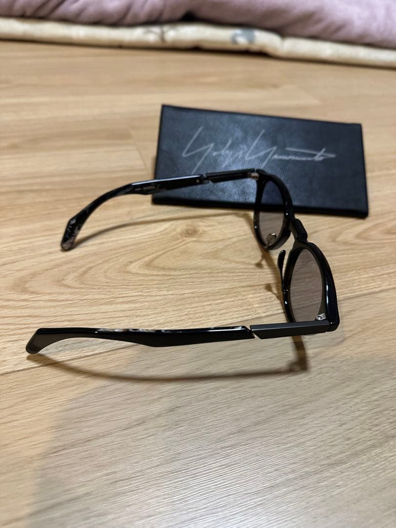 ヨウジヤマモト ブラックラウンド型サングラス ケース付き