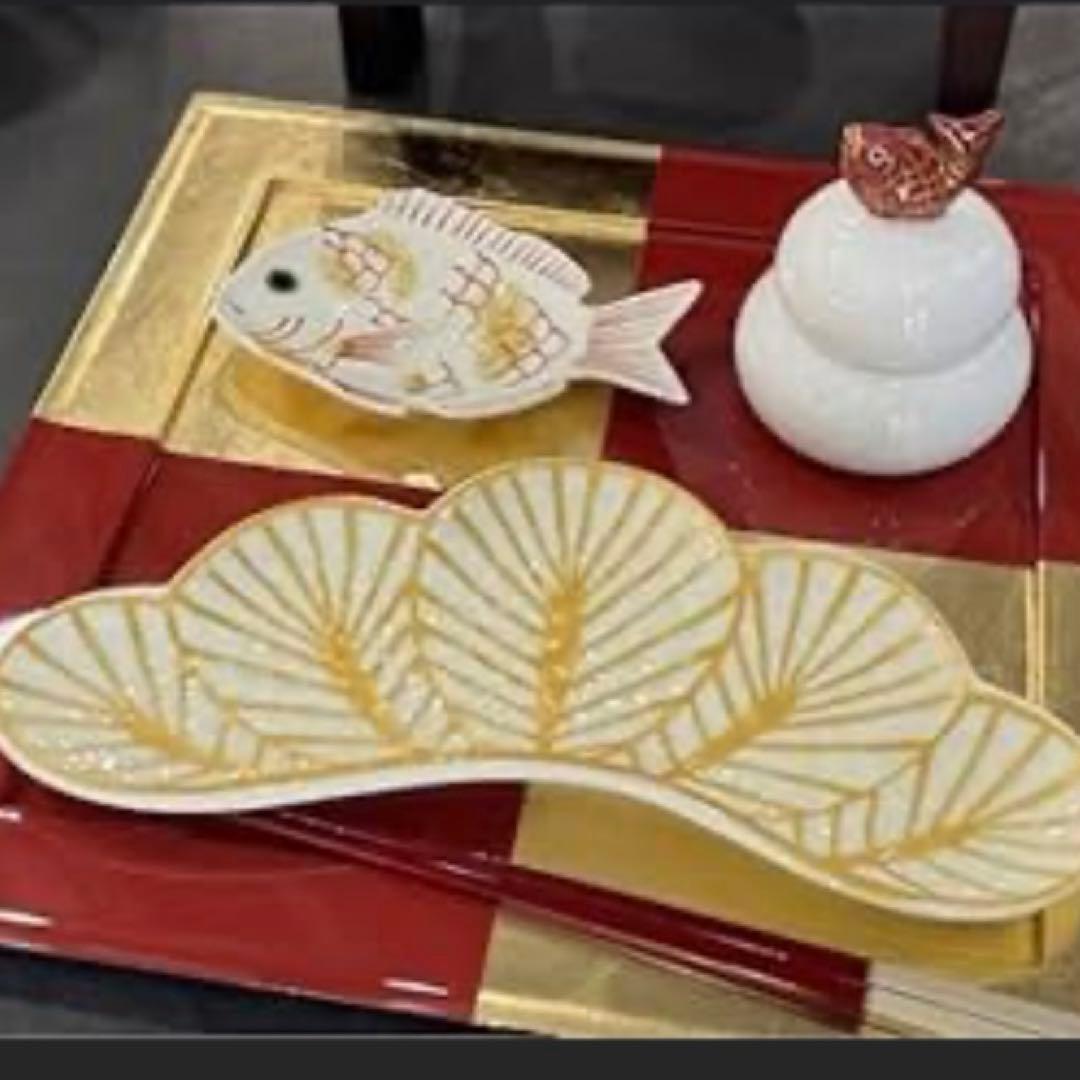 【新品】【大人気】有田焼幸楽窯　錦白金松葉形前菜皿　縁起物