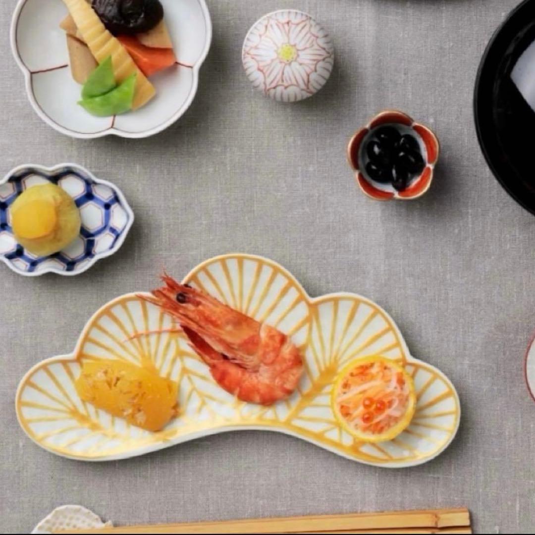 【新品】【大人気】有田焼幸楽窯　錦白金松葉形前菜皿　縁起物