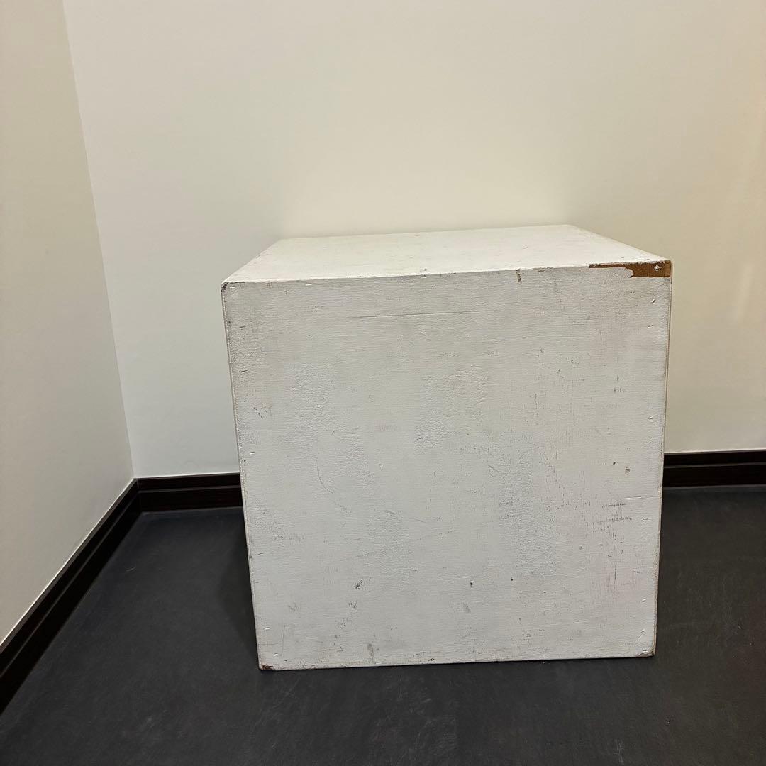 白ペイント キューブ型木箱　展示台 スツール 椅子 オブジェ 古道具
