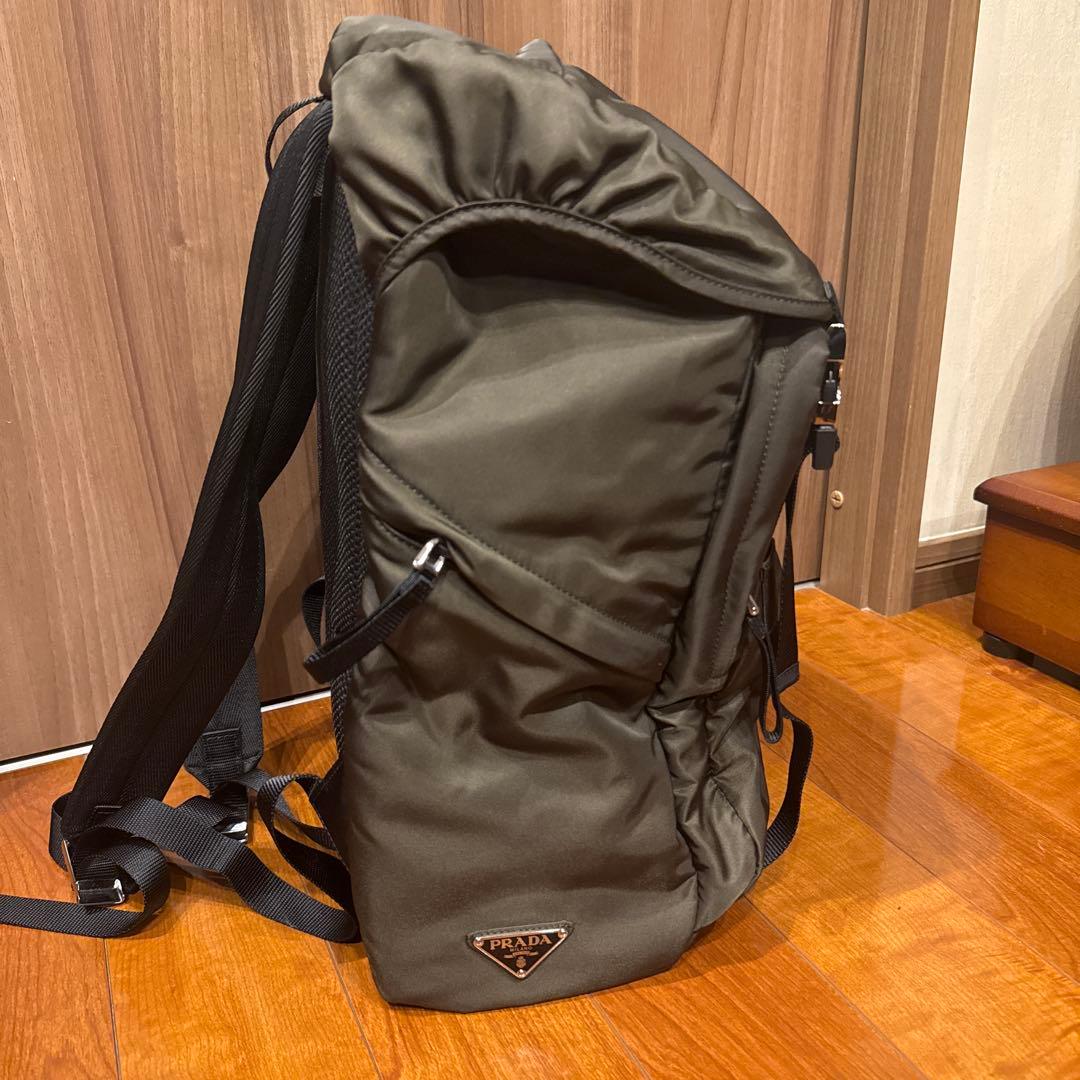 PRADA オリーブグリーン リュック