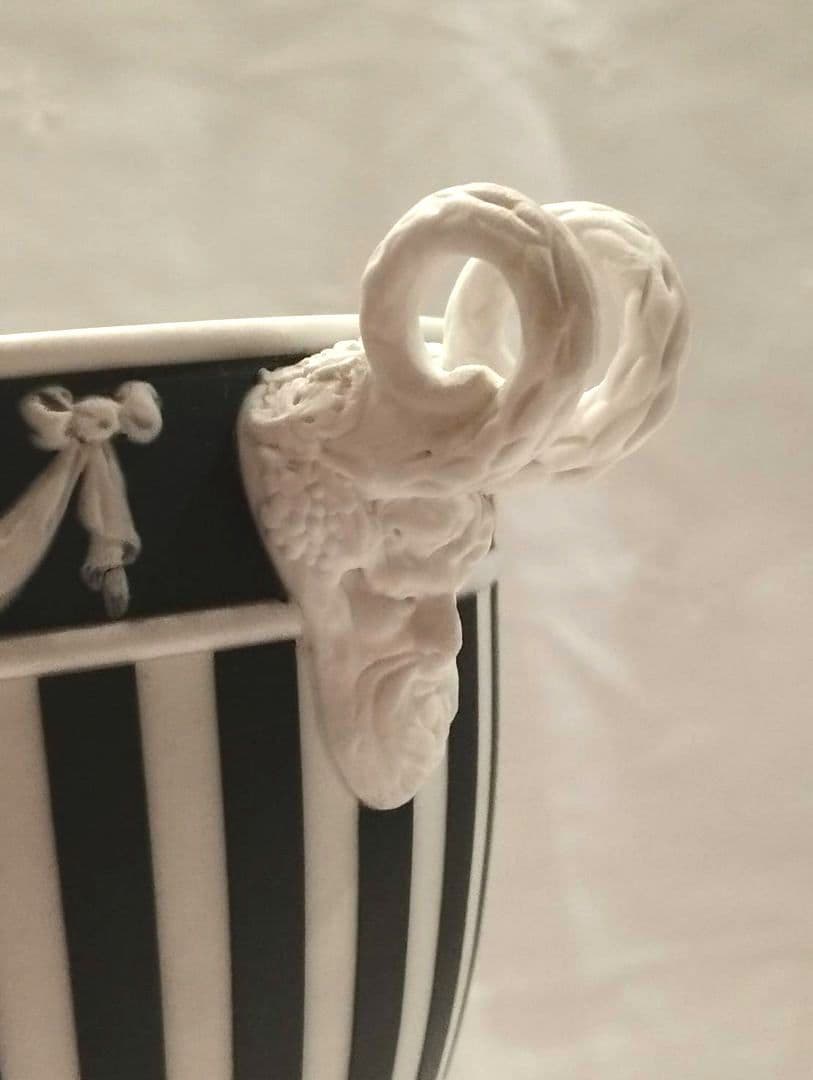 ウエッジウッド ブラック ジャスパー トロフィー ユニセックス オブジェ