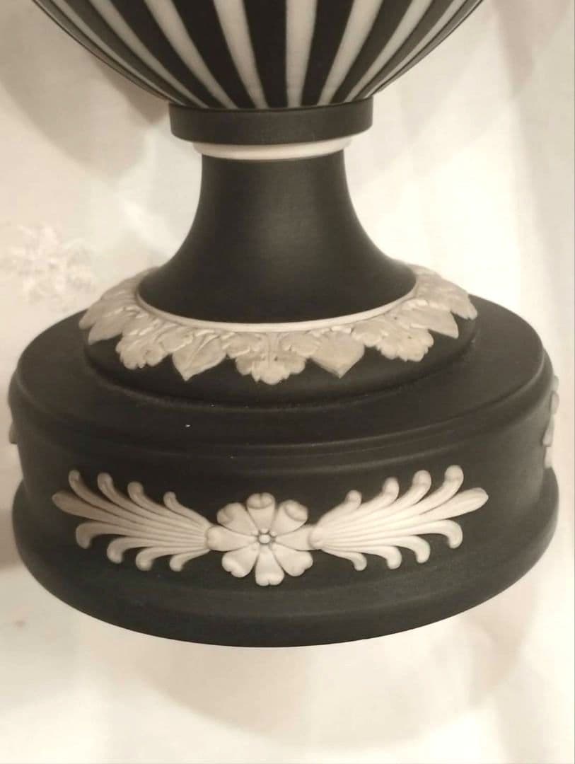 ウエッジウッド ブラック ジャスパー トロフィー ユニセックス オブジェ