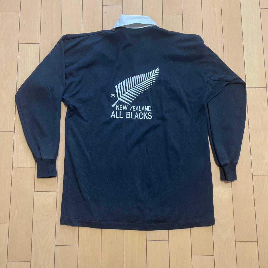 カンタベリー　ALL BLACKS バックにも刺繍あり