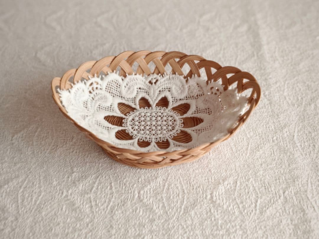 【トントトンさま】vintage doily ❀オーバルが可愛い レースドイリー