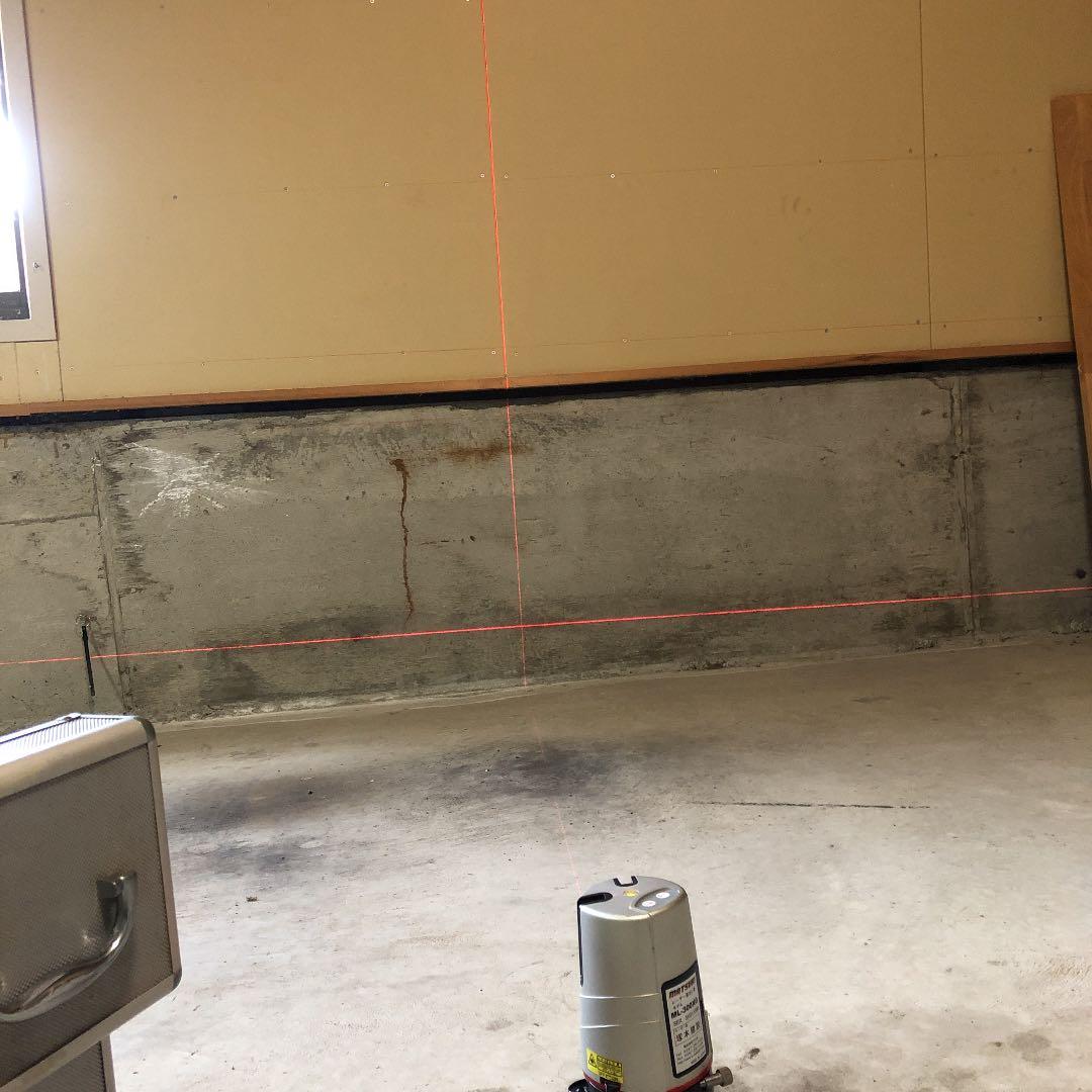 国産　レーザー墨出し器