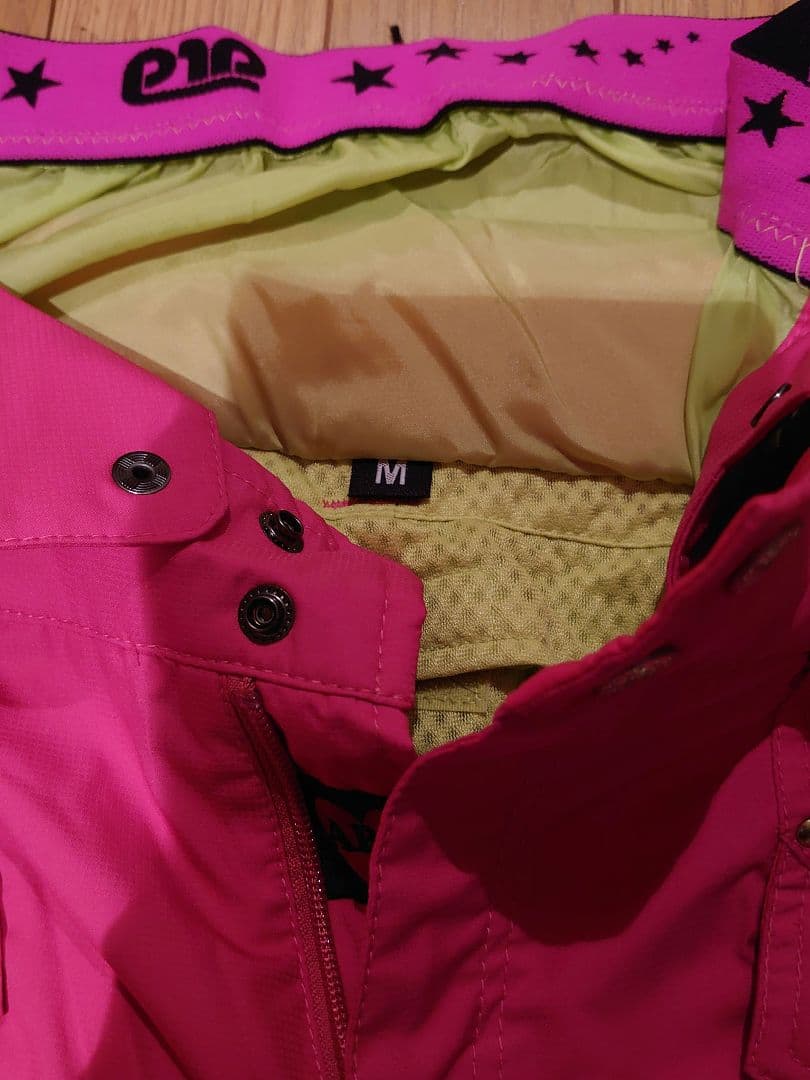 【年末年始値引き】スノーボードウェア　レディースＭ