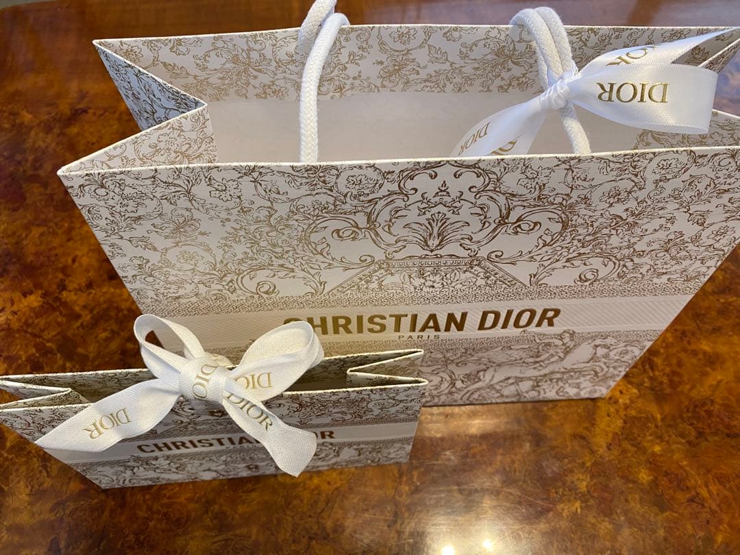diorホリデー2024 限定ショッパー、ギフトボックス|mercariメルカリ