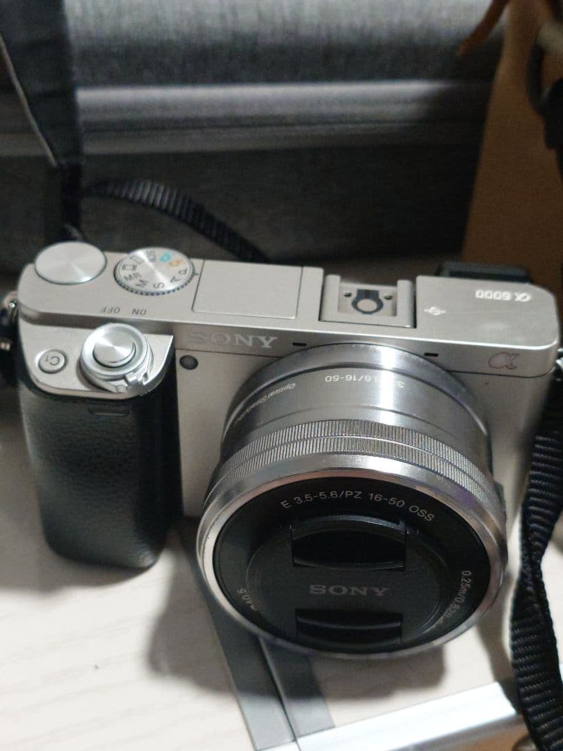 SONY α6000Y ミラーレスカメラ シルバー　ダブルレンズキット