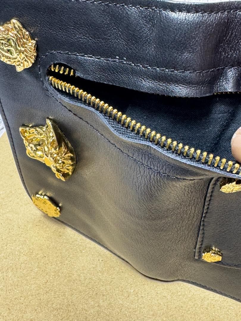 良品　VERSACE ポーチ 財布　ｗ7225-1212-①