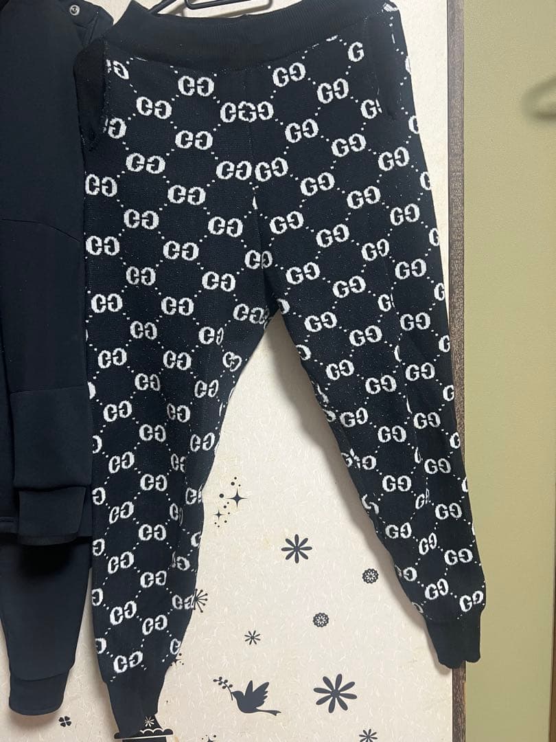 Gucci GG ロゴプリント ジョガーパンツ 黒