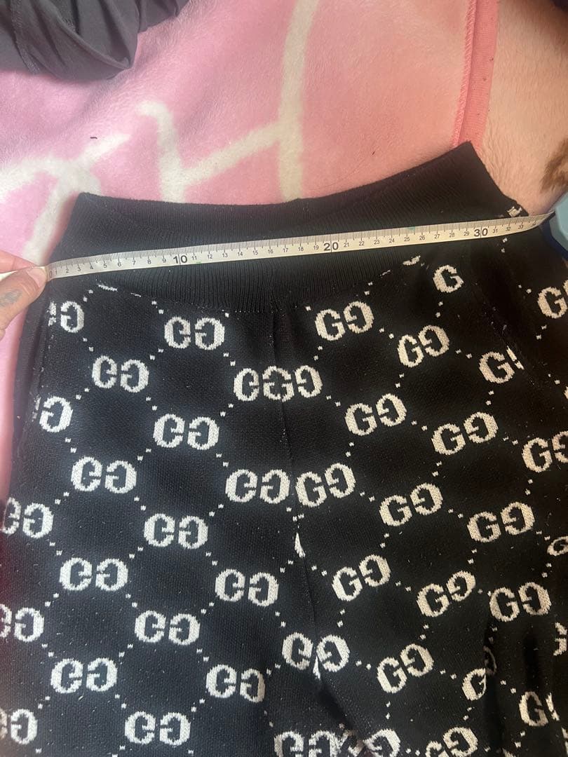 Gucci GG ロゴプリント ジョガーパンツ 黒