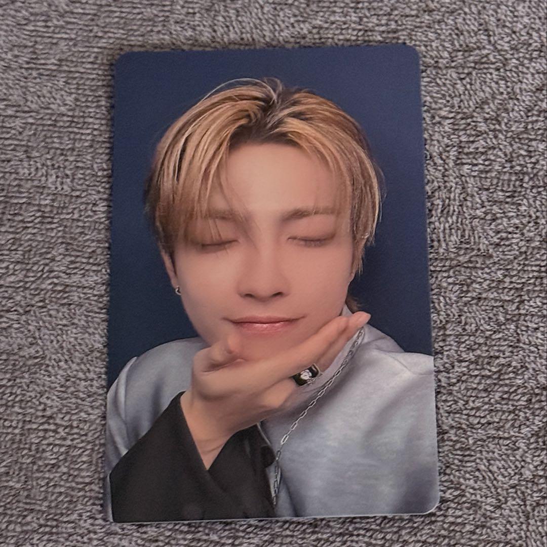 ATEEZ アチズ ホンジュン ユニバ特典 トレカ ユニバーサル - メルカリ