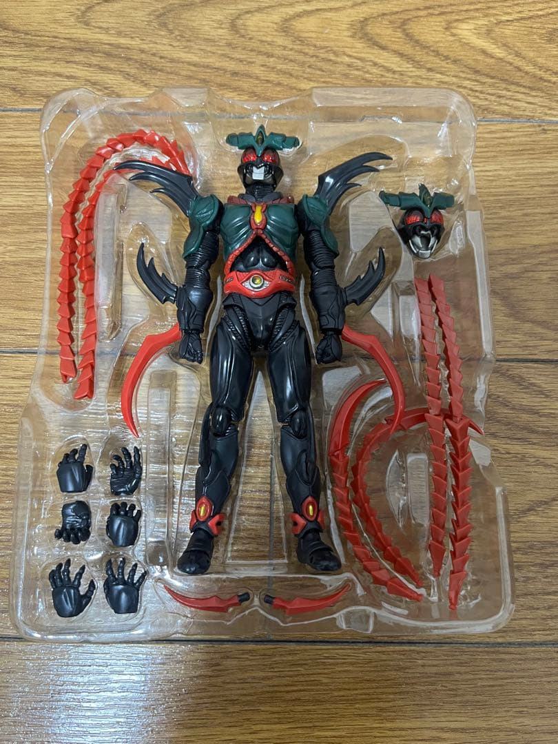 s.h.figuarts 仮面ライダーカリス＆エクシードギルス＆オマケ