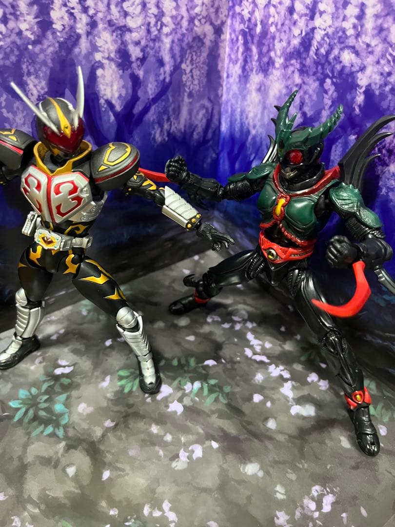 s.h.figuarts 仮面ライダーカリス＆エクシードギルス＆オマケ