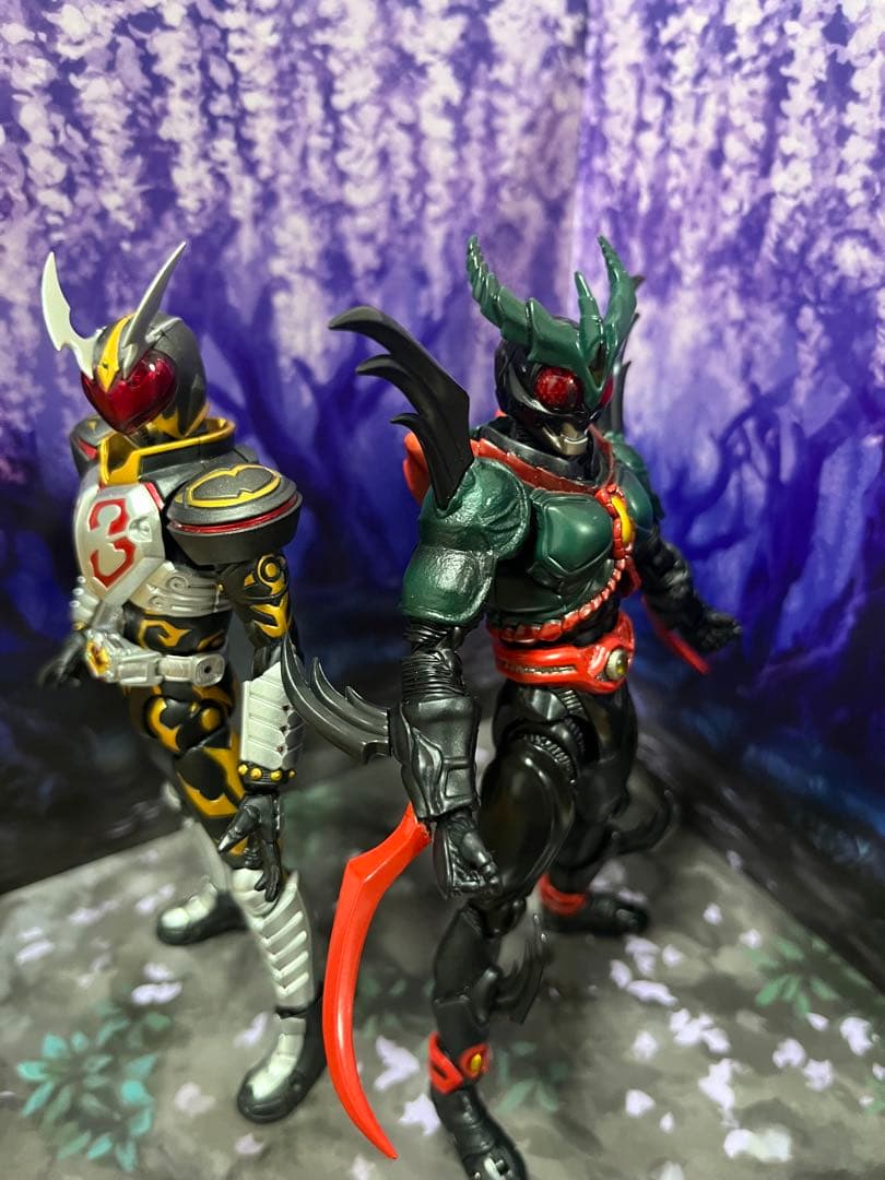 s.h.figuarts 仮面ライダーカリス＆エクシードギルス＆オマケ