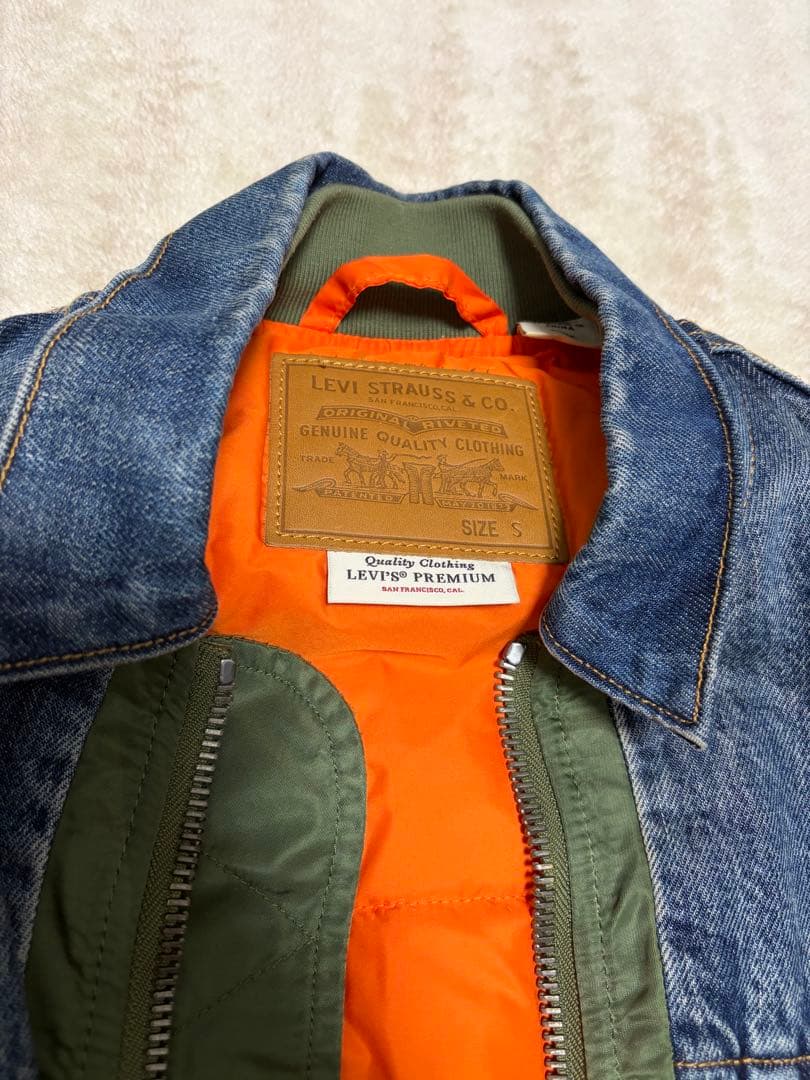 LEVI'S(リーバイス)ハイブリッドトラッカージャケット 付属品完備 新品同様