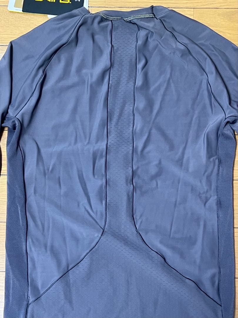 SKINS series5 長袖アンダーシャツ M グレー