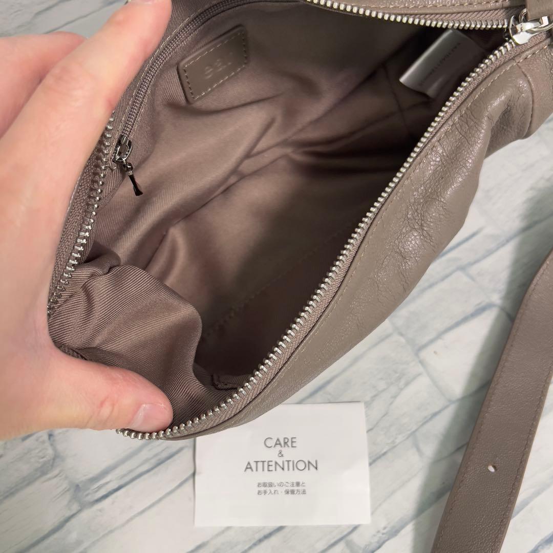 ear PAPILLONNERイアパピヨネ ボックスショルダーバッグ モカ 山羊