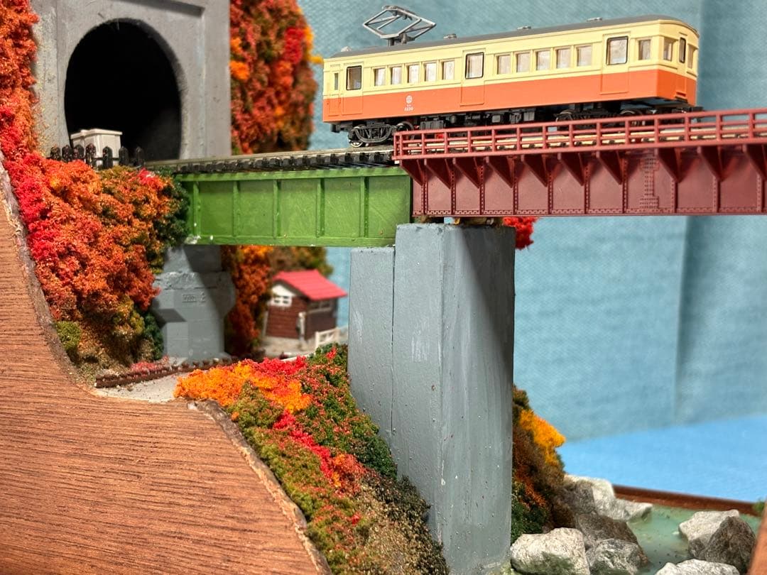 鉄道模型 ジオラマ　紅葉風景　(鉄道模型付き)