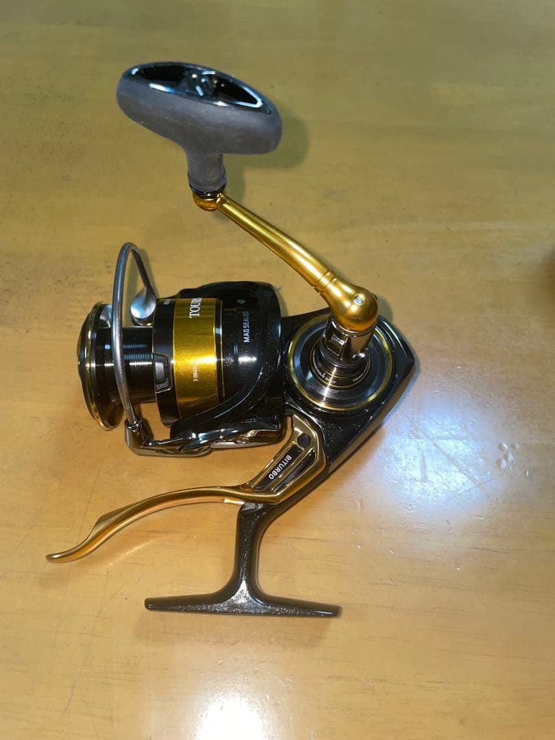 ダイワ 22TOURNAMENT ISO 3000XH-LBD美品