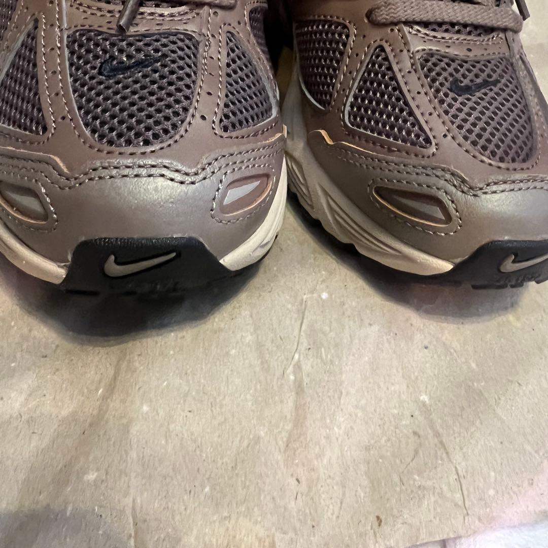 新品_Nike V2K RUNモカベージュスニーカー