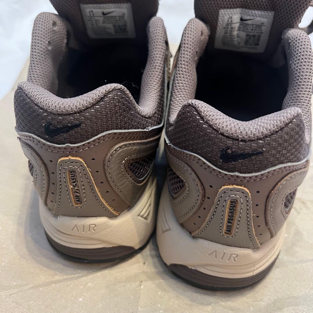 新品_Nike V2K RUNモカベージュスニーカー