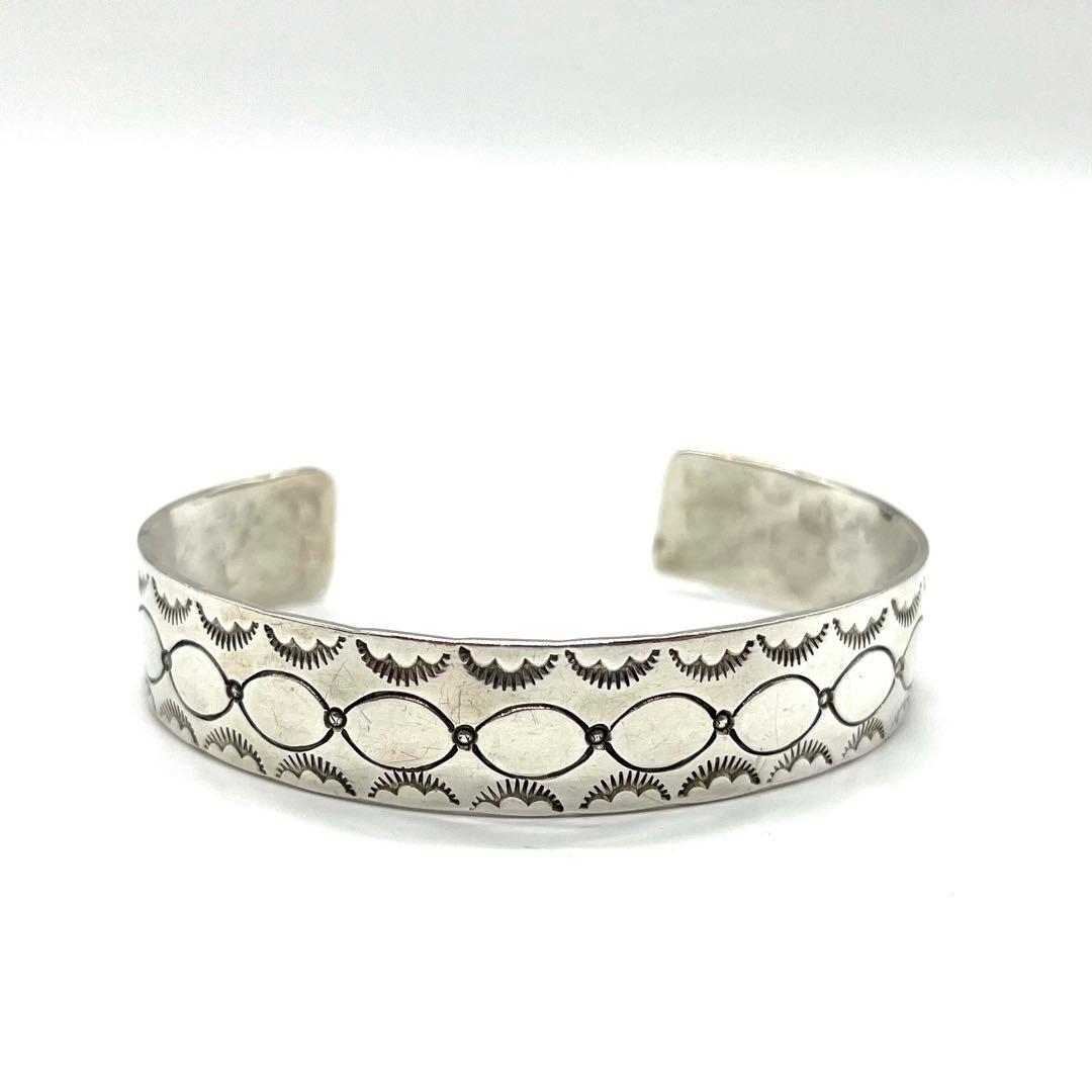 【ヴィンテージ】ナバホ族 南西部 シルバースタンプバングル カフ SV925