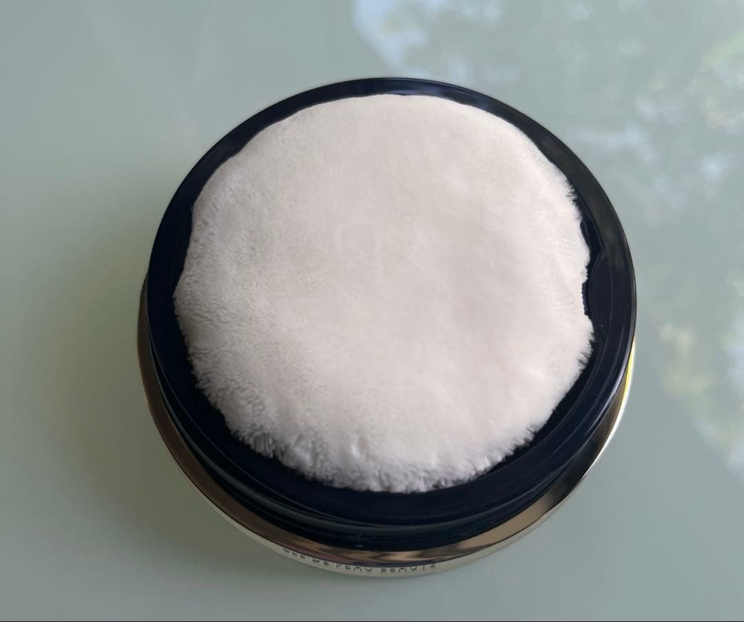 クレ・ド・ポー ボーテ　プードルトランスパラントｎ Ｍ／１ライト（箱・パフ付き）