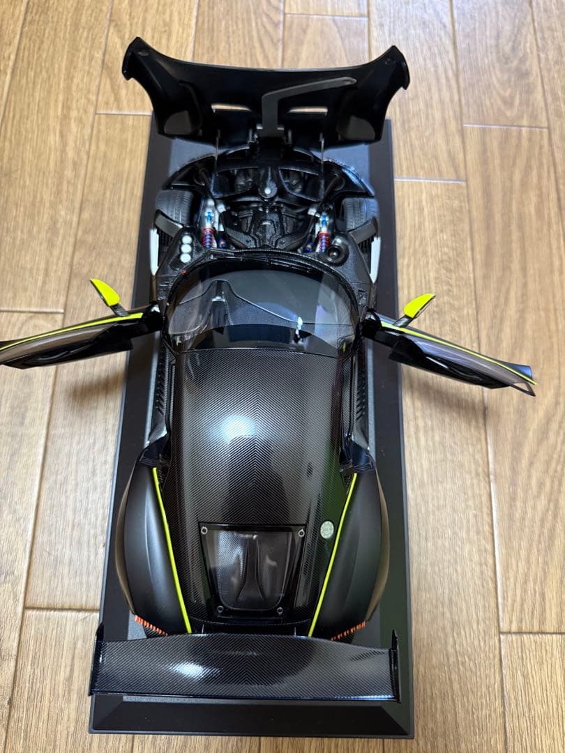 ミニカー ブラック/イエロー オープンボディ