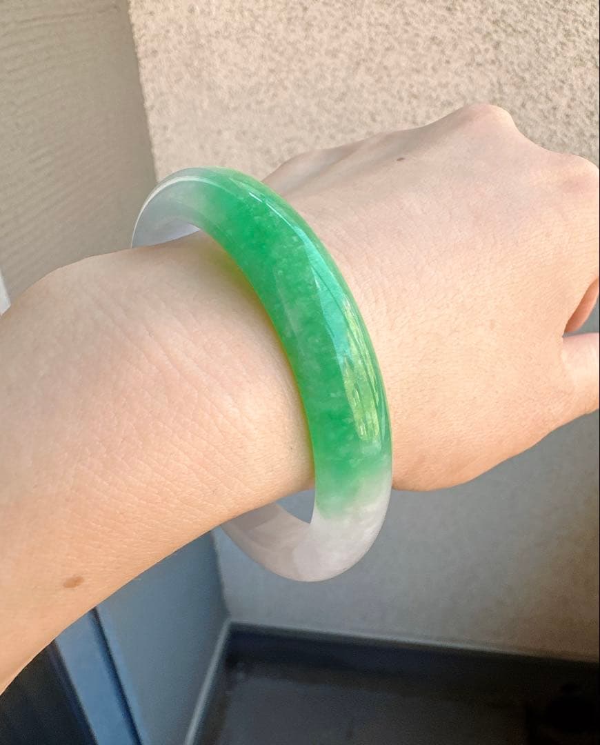 薄紫とグリーンのグラデーションAランクは翡翠ヒスイバングル