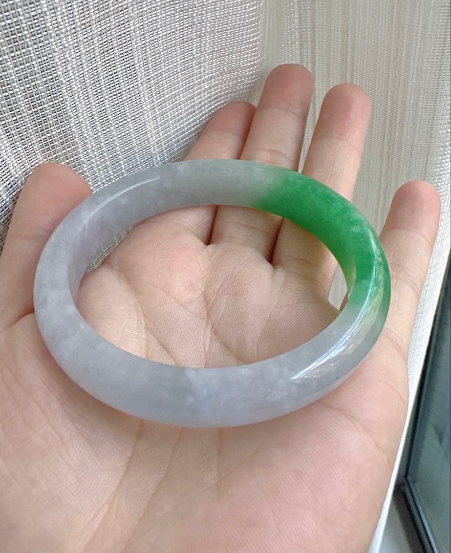 薄紫とグリーンのグラデーションAランクは翡翠ヒスイバングル