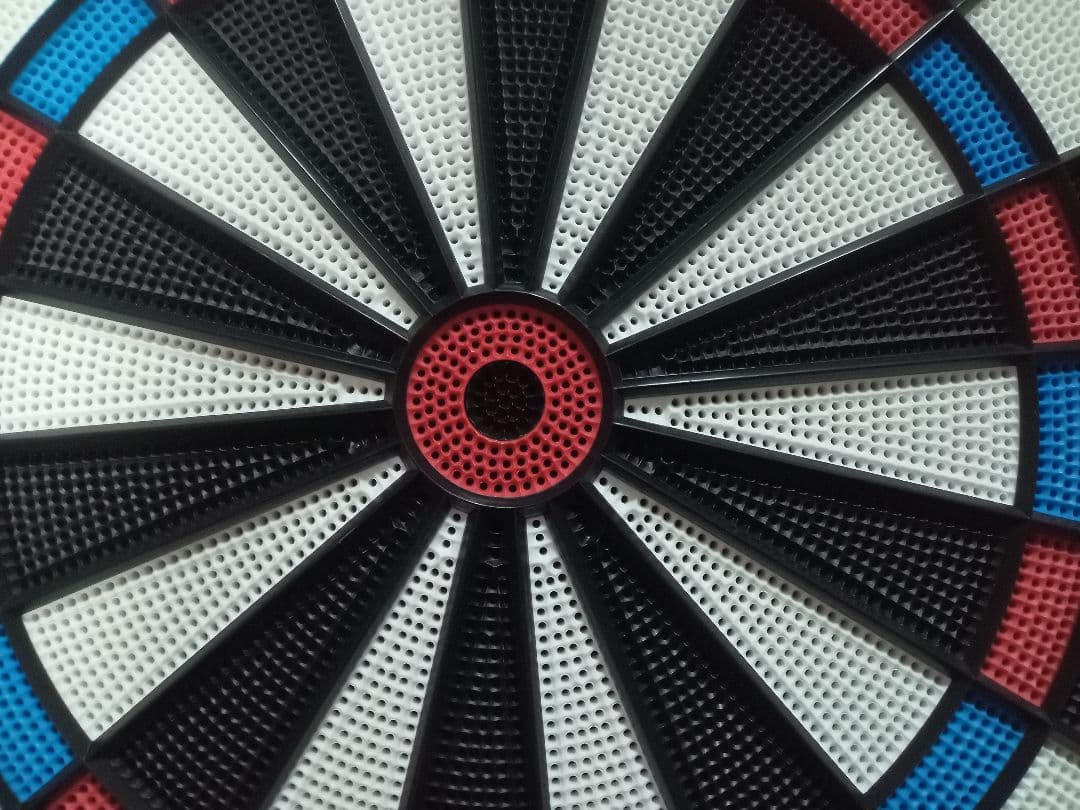 【美品】ダーツスタンドアルテミス+超静音設計ダーツボード スパイダープロ