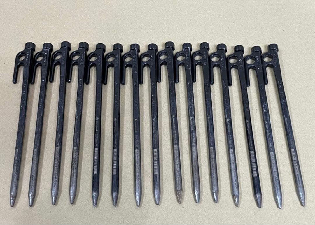 スノーピークのペグ、ペグハンマー、ペグケースの3点セット