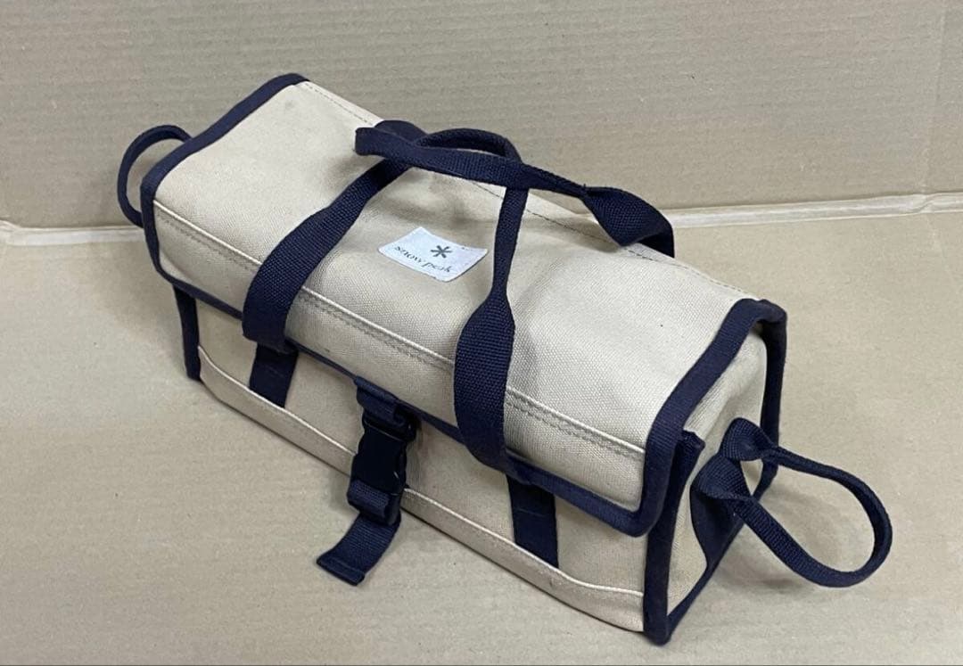 スノーピークのペグ、ペグハンマー、ペグケースの3点セット